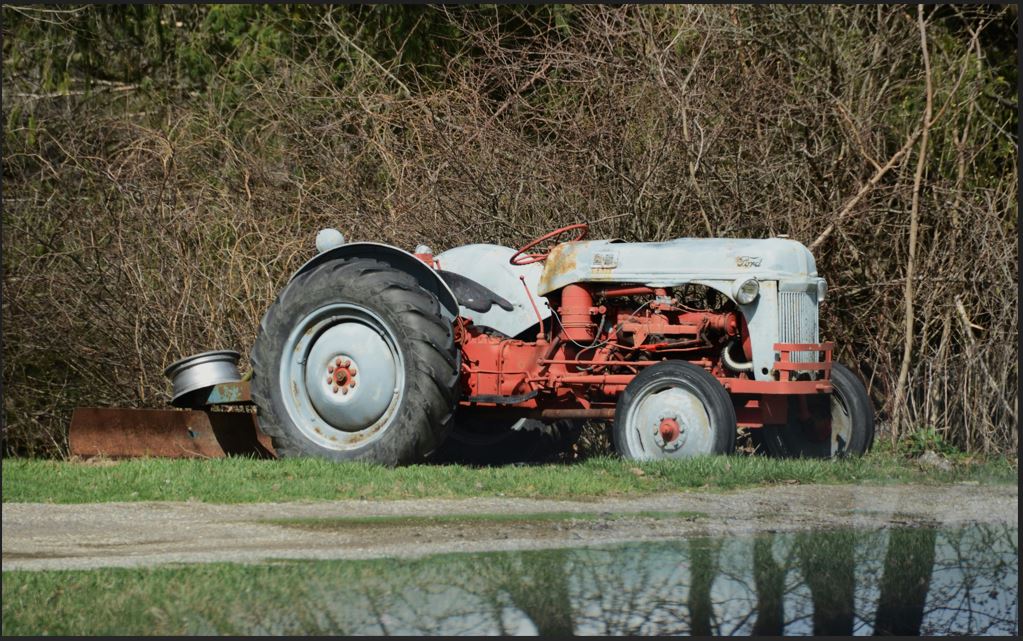Modern tractors and farm implements supplied by Grow Tech